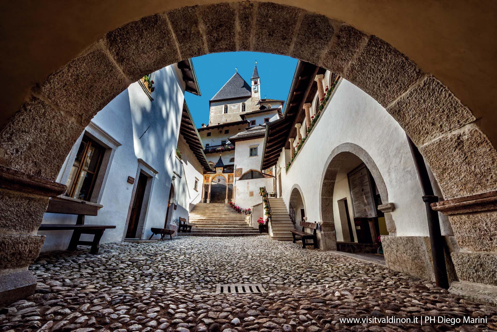 Walk to the hermitage of San Romedio